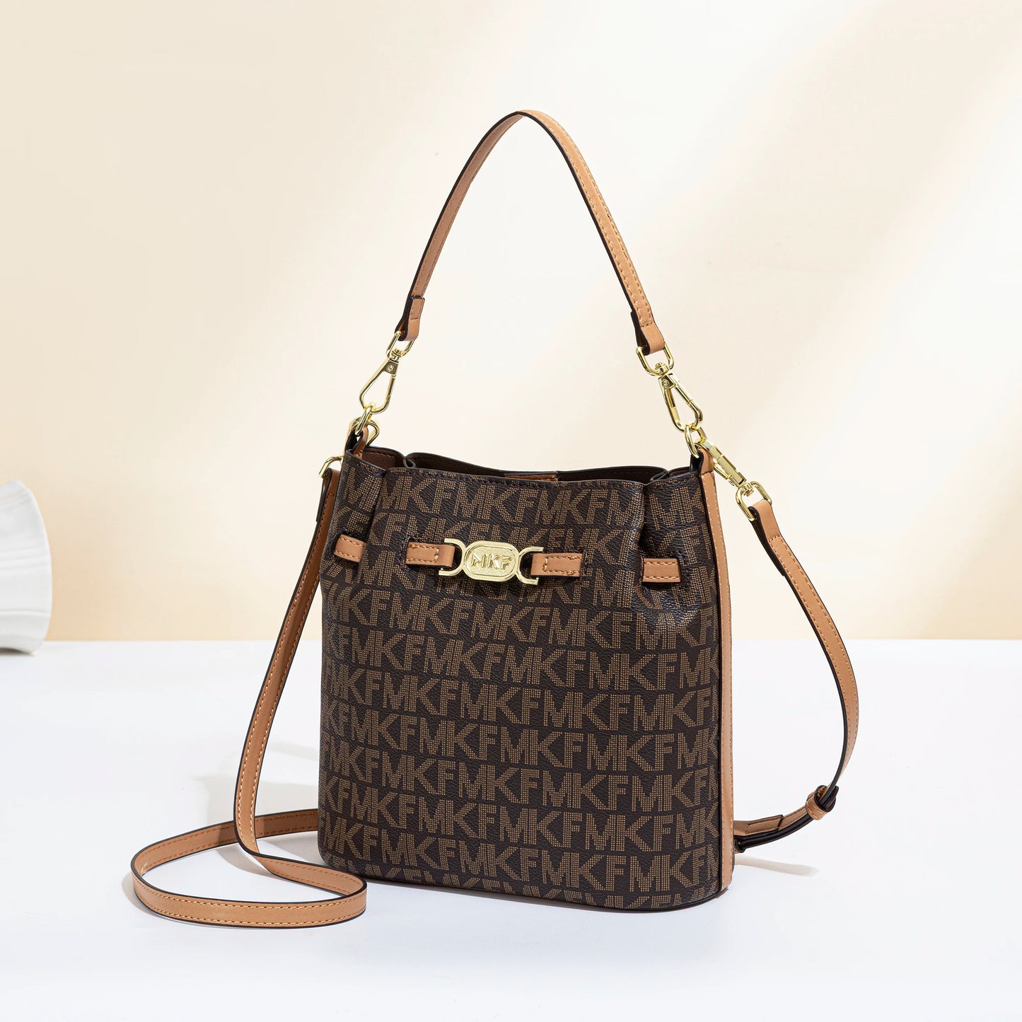 Adjustable strap crossbody bag