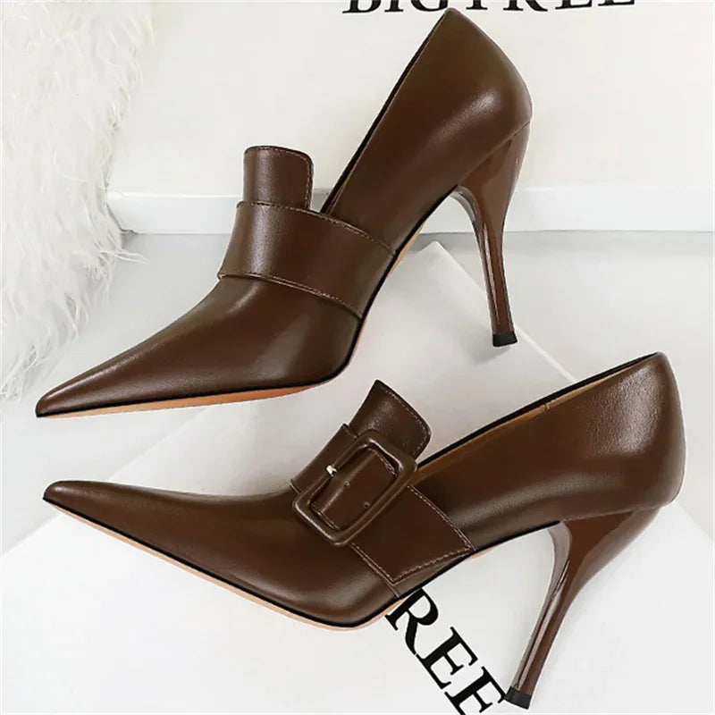 Black Leather Shoes: Buckled Shoes