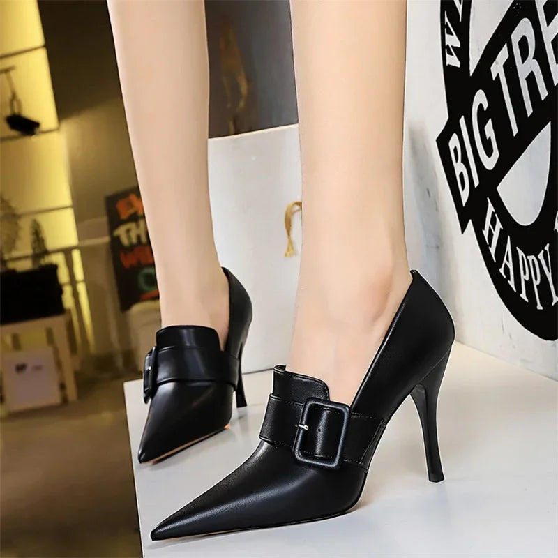 Black Leather Shoes: Buckled Shoes