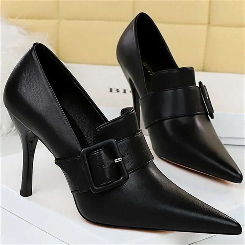 Black Leather Shoes: Buckled Shoes