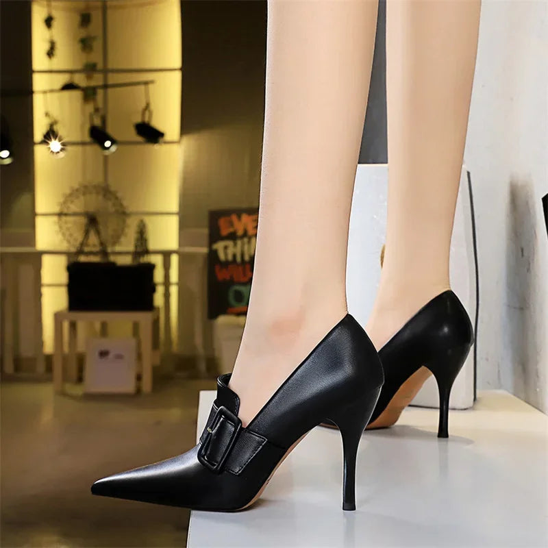 Black Leather Shoes: Buckled Shoes