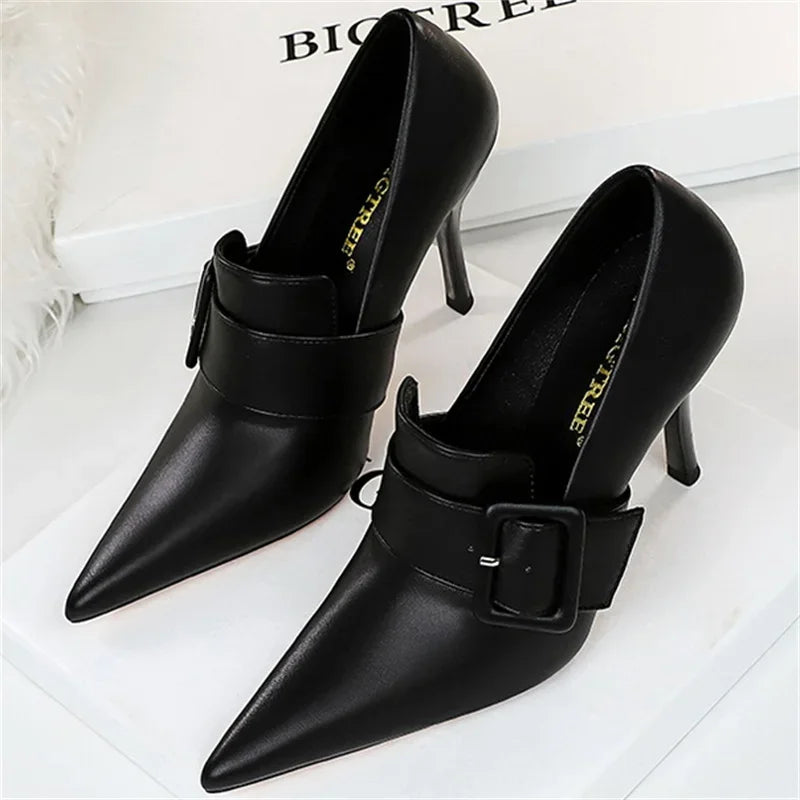 Black Leather Shoes: Buckled Shoes