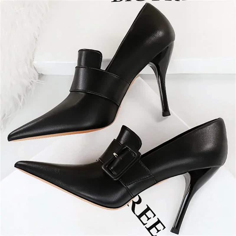 Black Leather Shoes: Buckled Shoes