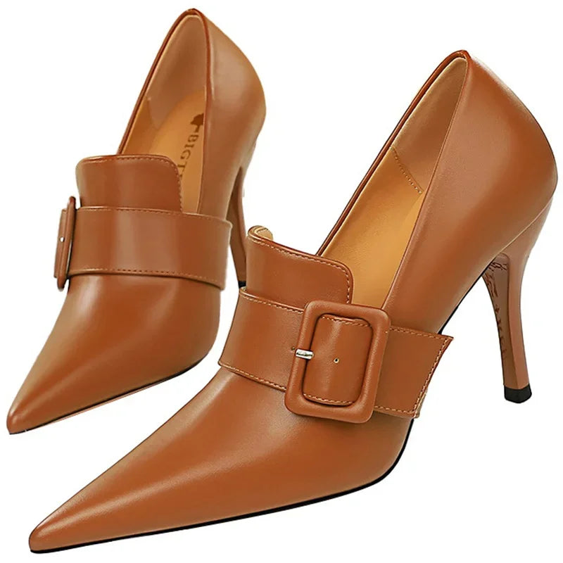 Black Leather Shoes: Buckled Shoes