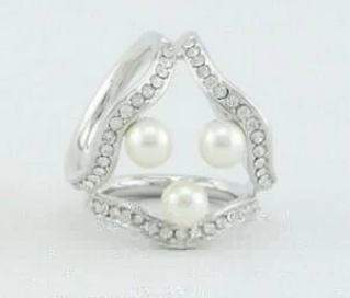 Pearl brooch