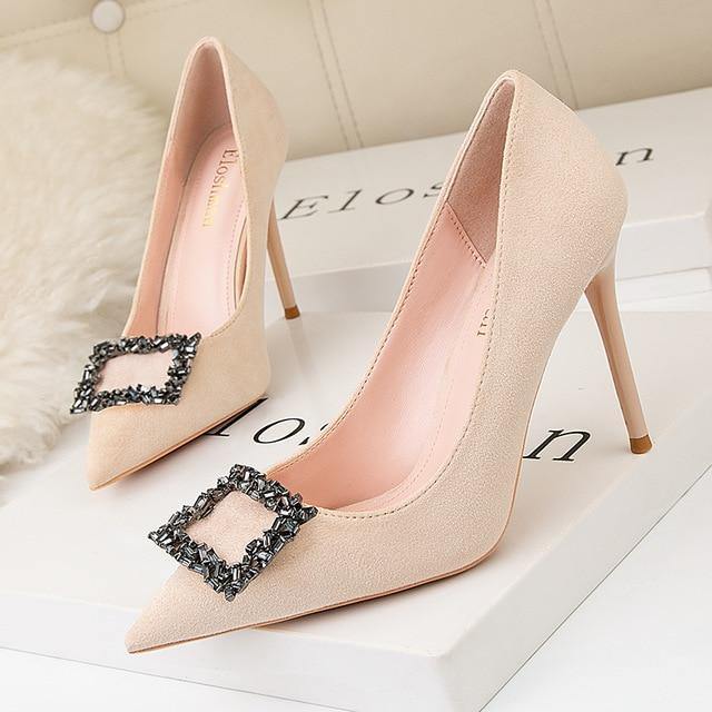 Black Pumps for Women