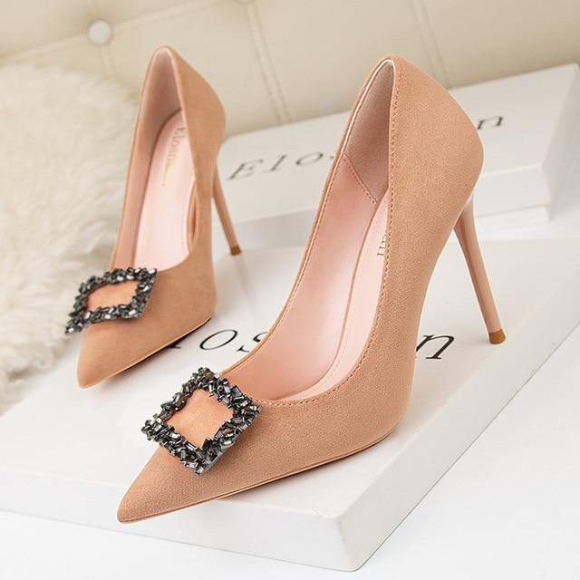 Black Pumps for Women