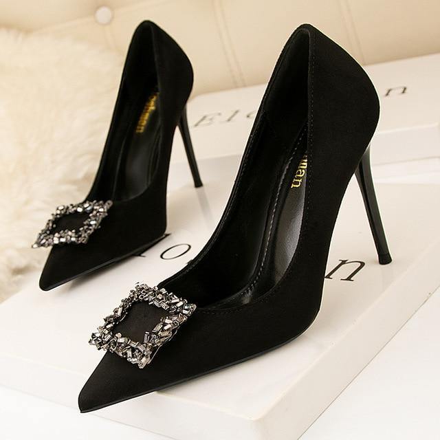 Black Pumps for Women