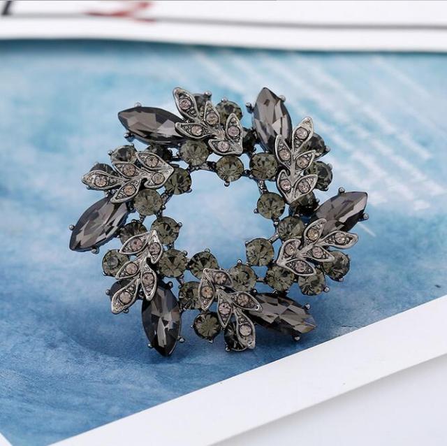 Morkopela Big Flower Crystal Brooch For Women Fashion Brooch Pin Bouquet Rhinestone Brooches And Pins Scarf Clip Jewelry