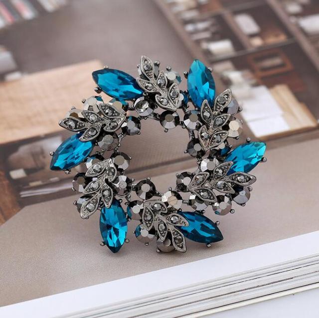 Morkopela Big Flower Crystal Brooch For Women Fashion Brooch Pin Bouquet Rhinestone Brooches And Pins Scarf Clip Jewelry