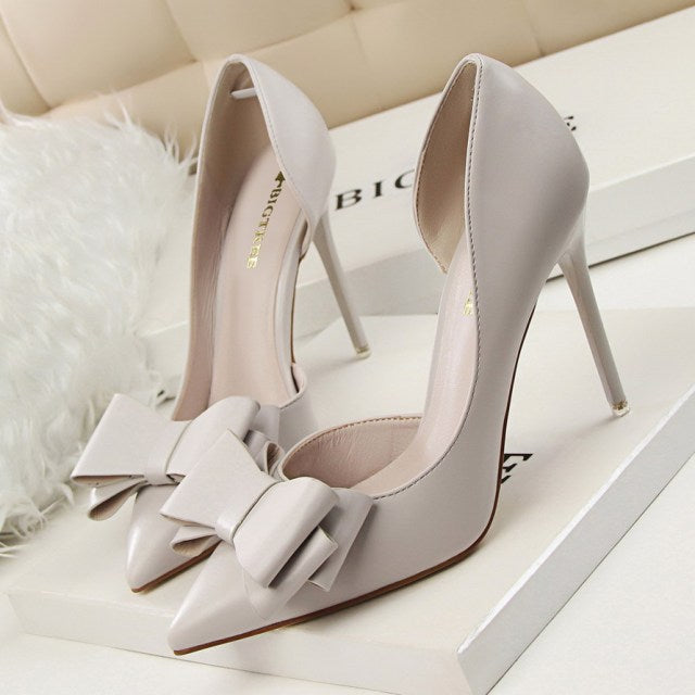 Ribbon shoes