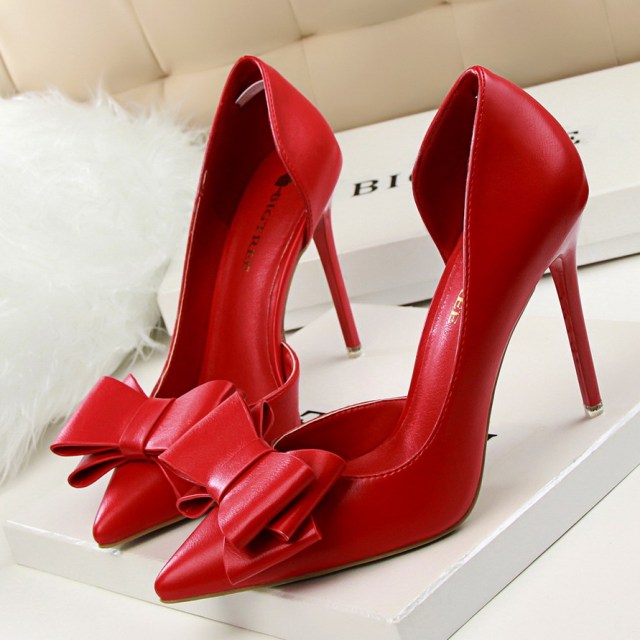 Ribbon shoes