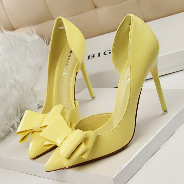 Ribbon shoes
