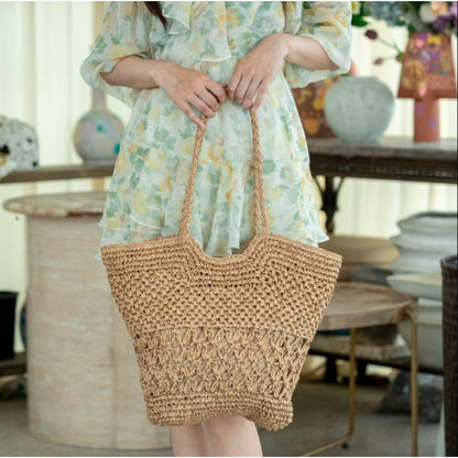 Oversized straw tote bag