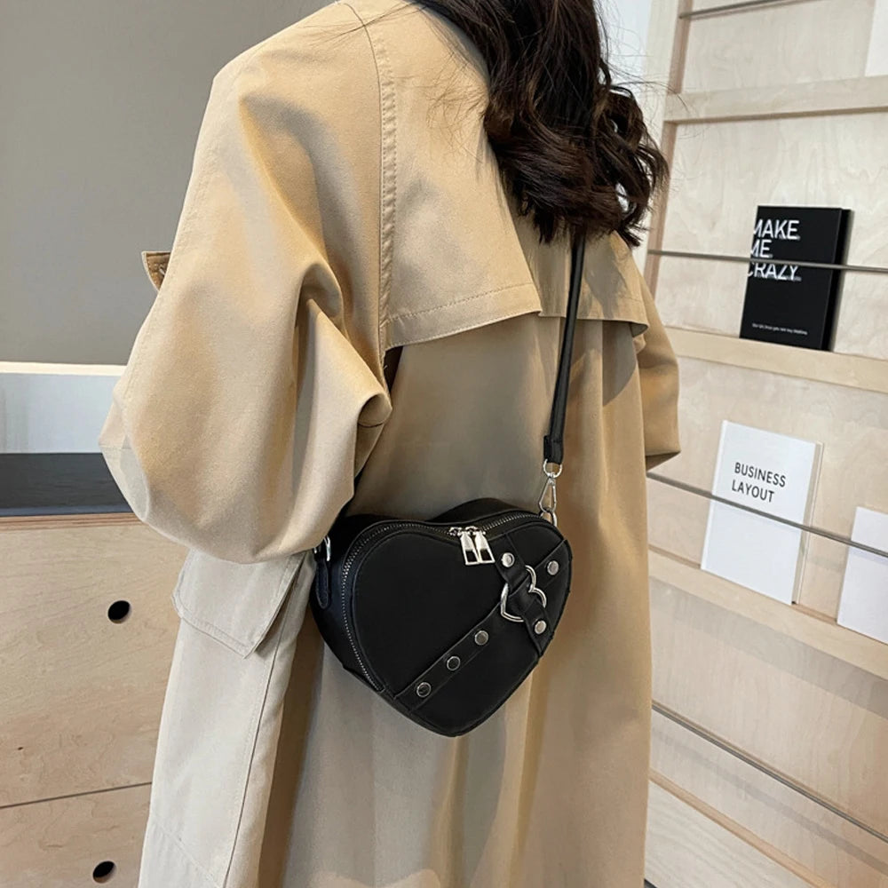 Zipper closure heart bag