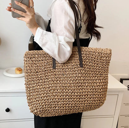 Straw woven tote bag