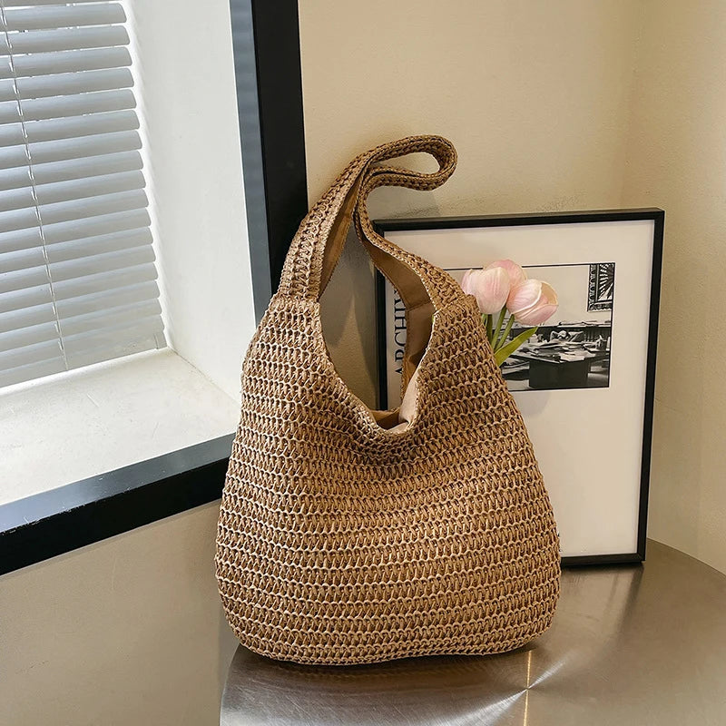 Straw hobo handbag