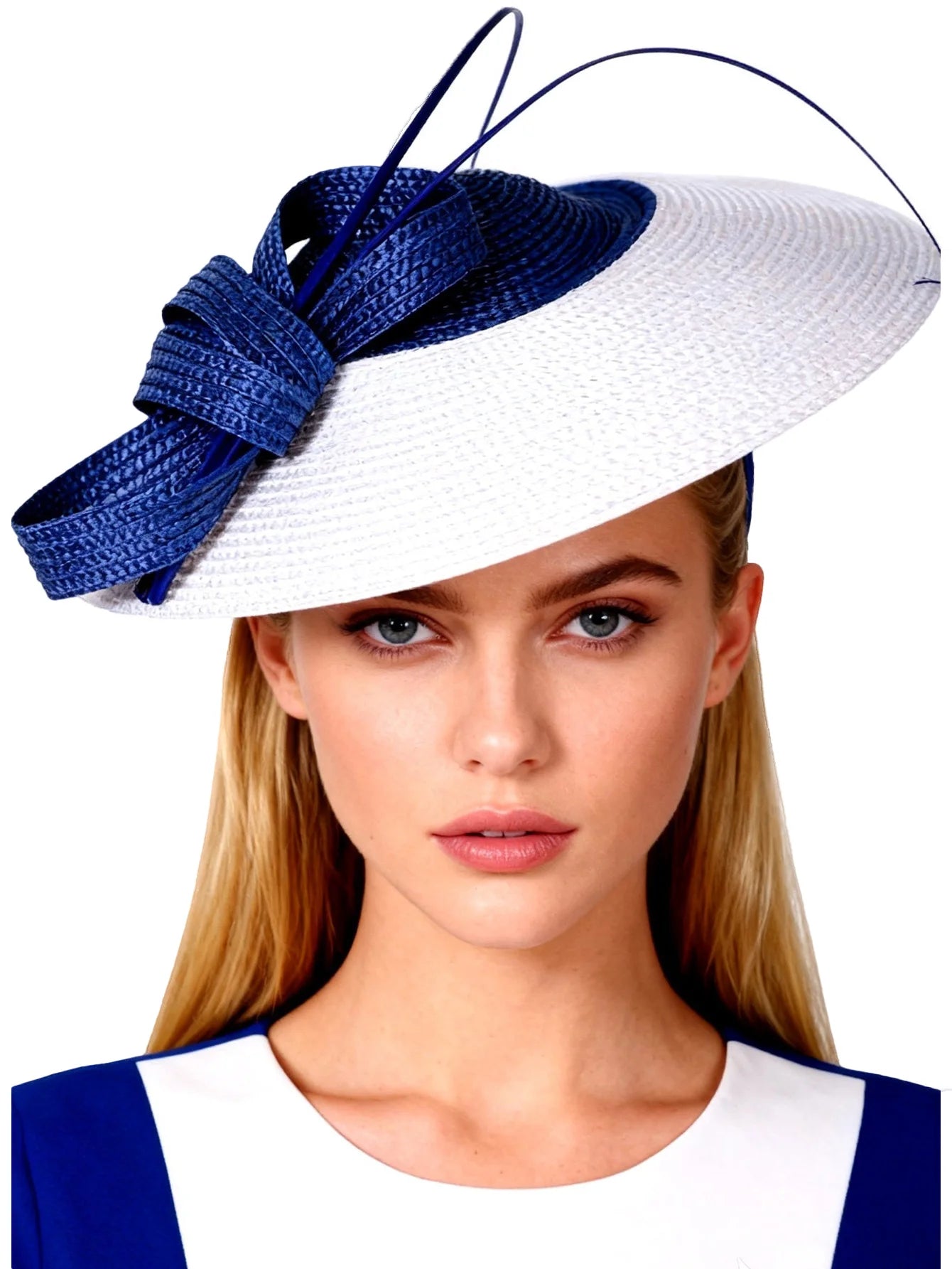 Straw fascinator with bow loops