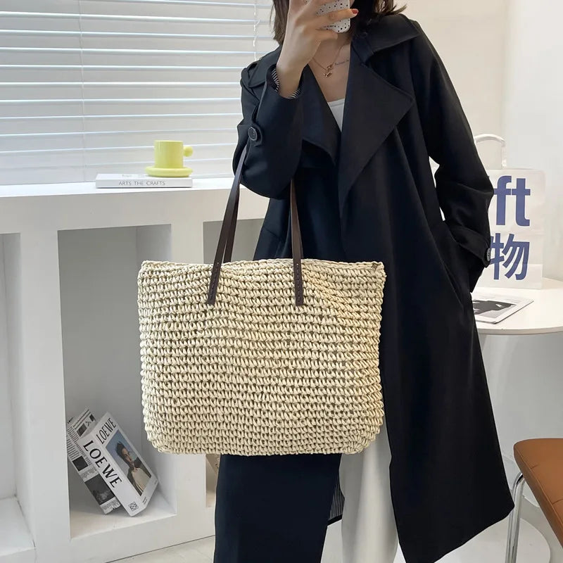 Straw beach shoulder bag