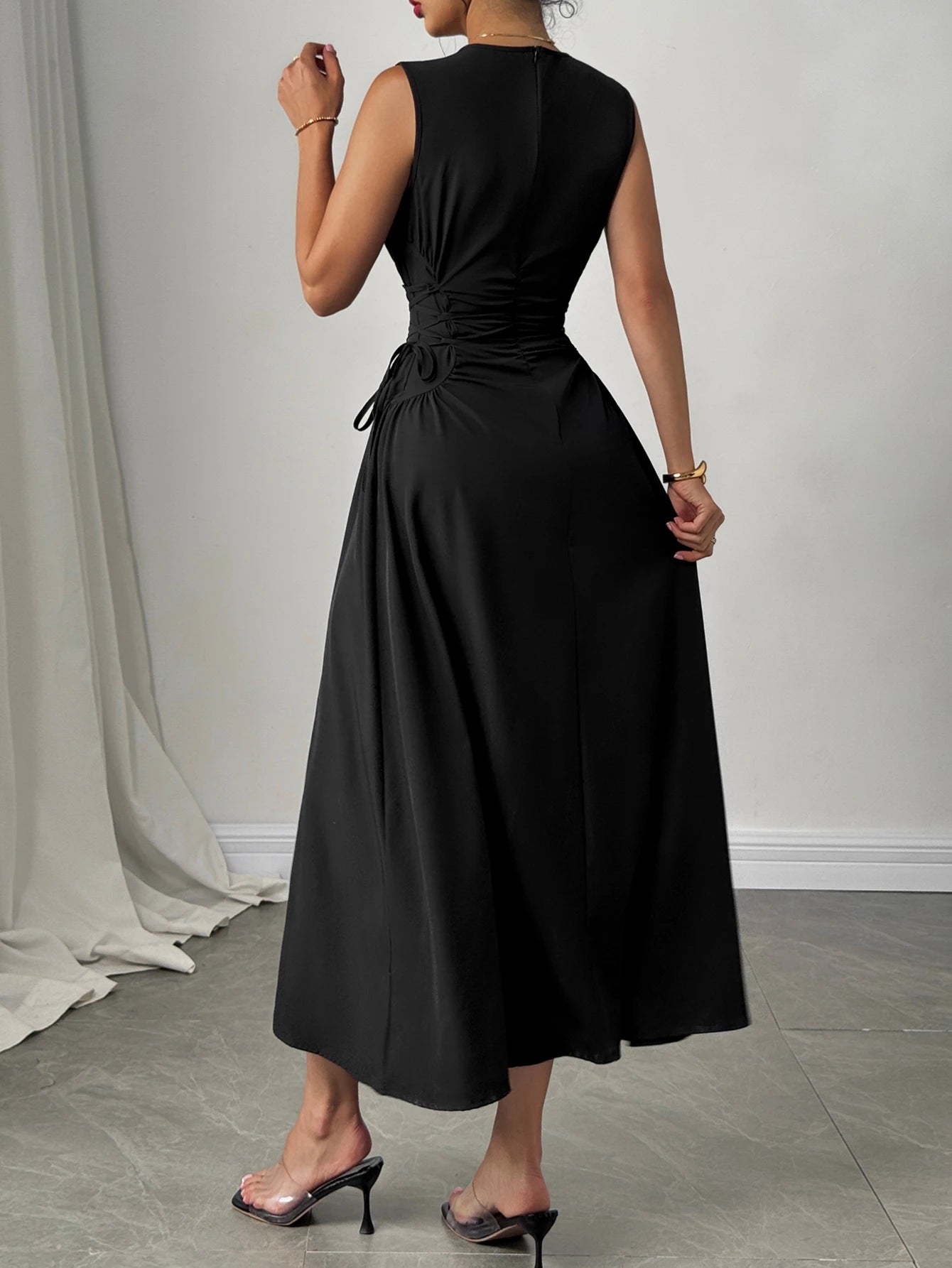 Sleeveless black flowing midi dress