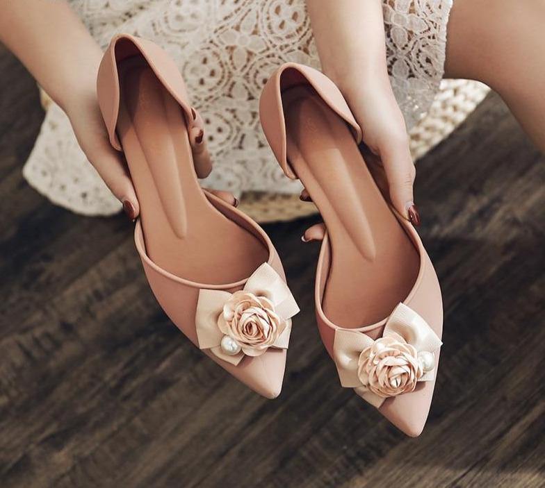 Low Heel Pumps